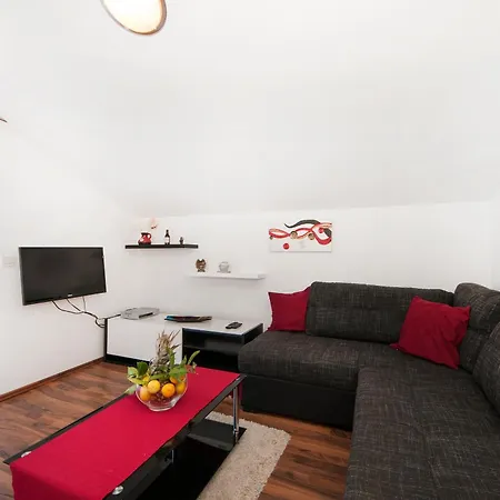 Loranum Apartman *